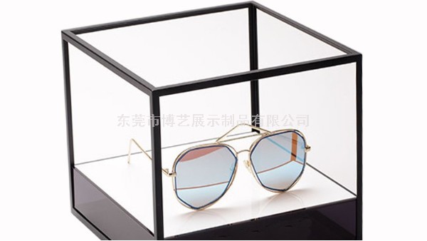 如何用亞克力展架來展示產品呢？